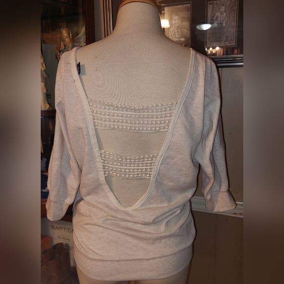 SIZE Small Mischievous "LOVE " Top EUC - Picture 2 of 2